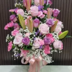 แจกันดอกไม้สดสีชมพู