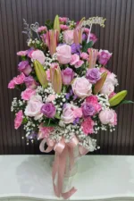 แจกันดอกไม้สดสีชมพู