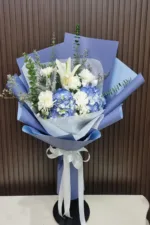 ช่อดอกไม้สดสีฟ้า