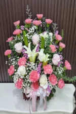 กระเช้าดอกไม้สดสีชมพู