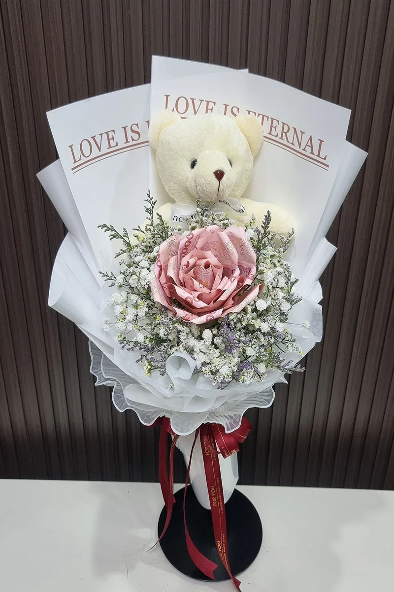 ช่อแบงค์พับกุหลาบกับตุ๊กตา