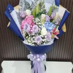 ช่อดอกไม้สดสีชมพู