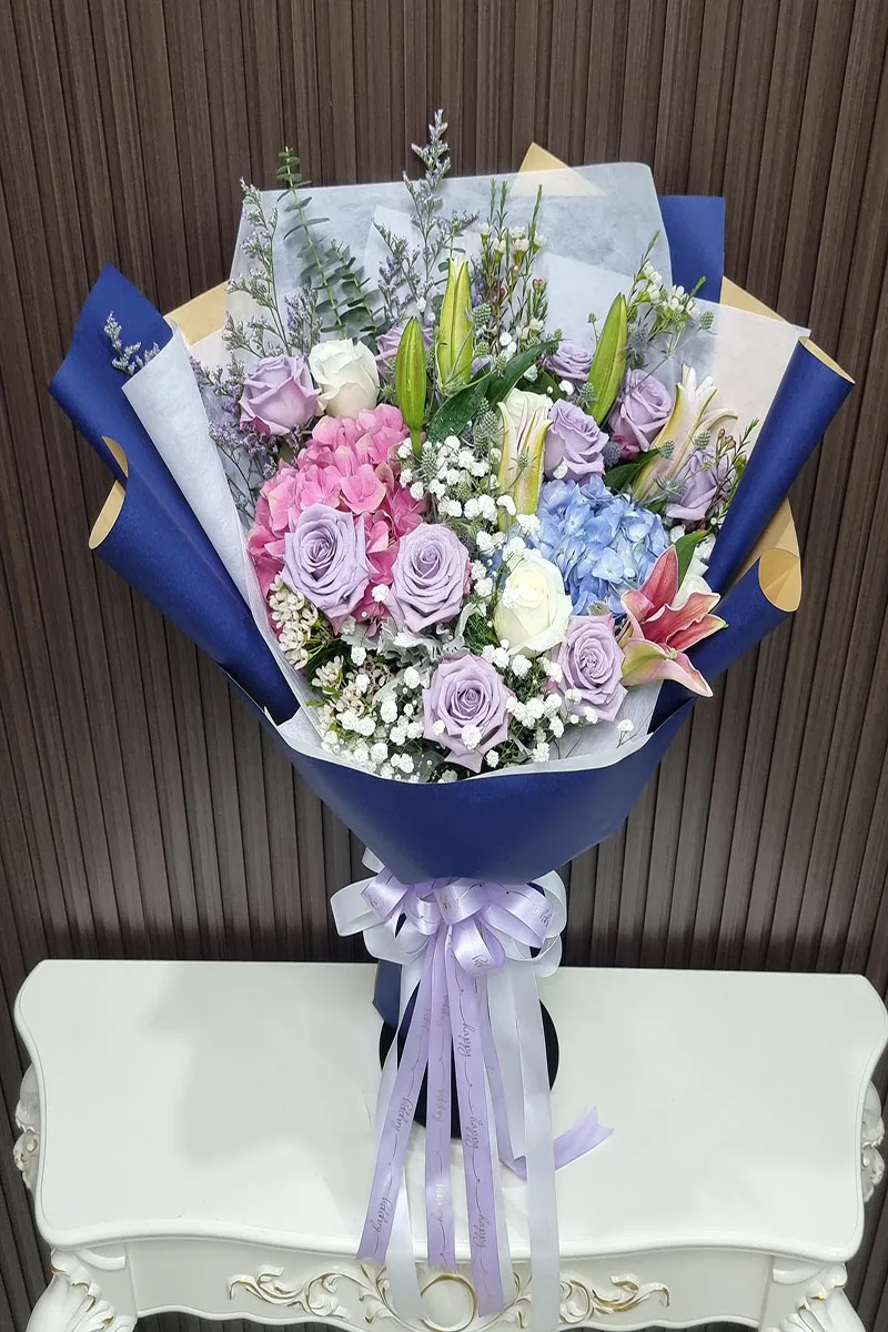 ช่อดอกไม้สดสีชมพู