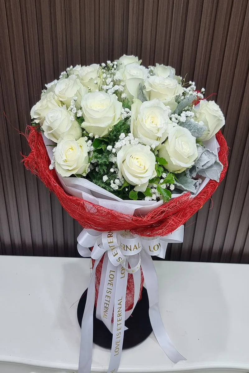 ช่อดอกกุหลาบสีขาว