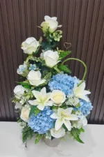 แจกันดอกไม้ประดิษฐ์สีฟ้า