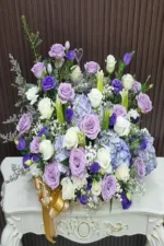 กระเช้าดอกไม้สีม่วงอ่อนพาสเทล