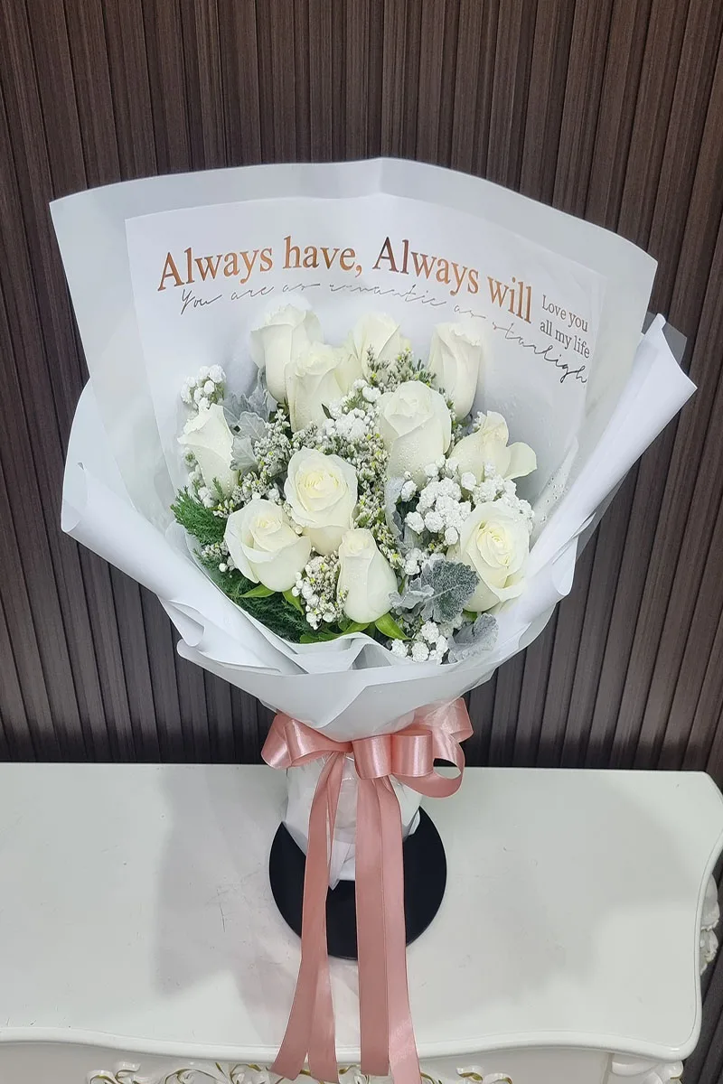 ช่อดอกกุหลาบขาวห่อสีขาว ช่อดอกกุหลาบขาว