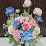 แจกันดอกไม้ประดิษฐ์สีฟ้า