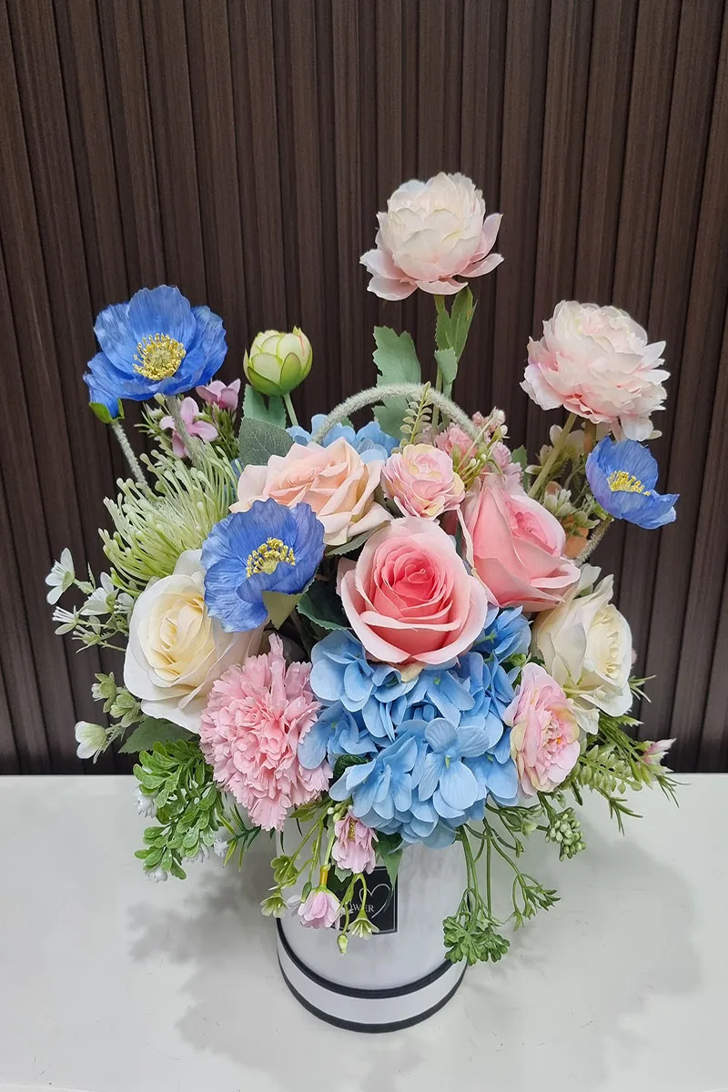 แจกันดอกไม้ประดิษฐ์สีฟ้า