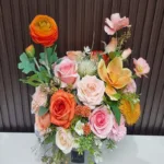 แจกันดอกไม้ประดิษฐ์สีส้ม