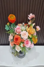 แจกันดอกไม้ประดิษฐ์สีส้ม