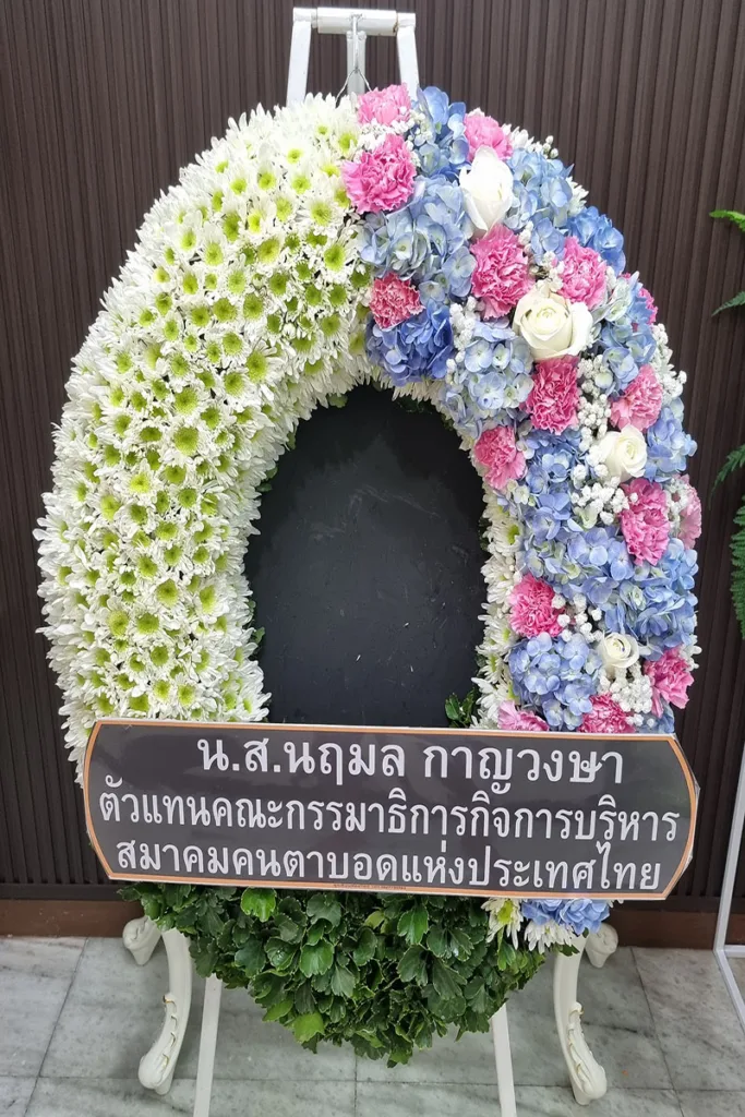 พวงหรีดดอกไม้สดสีฟ้าชมพู