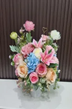 แจกันดอกไม้ประดิษฐ์สีชมพูฟ้า