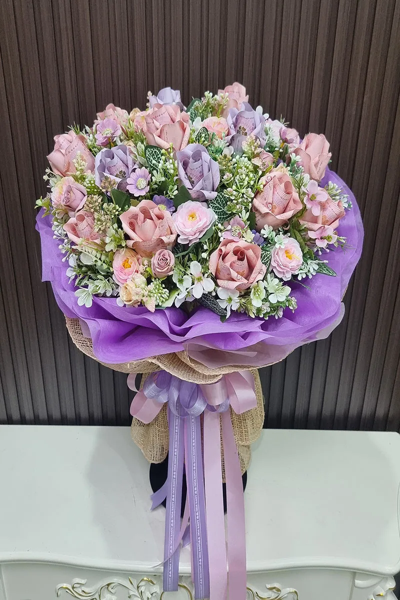 ช่อแบงค์พับกับดอกไม้ประดิษฐ์