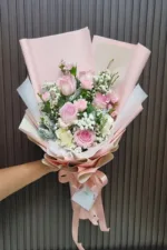 ช่อดอกไม้สดสีชมพู