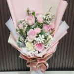 ช่อดอกไม้สดสีชมพู