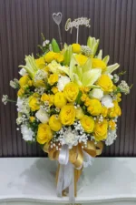 แจกันดอกไม้สดสีเหลือง