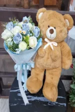 ช่อแบงค์พับกับตุ๊กตา