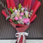 ช่อดอกไม้สดสีชมพู