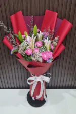 ช่อดอกไม้สดสีชมพู