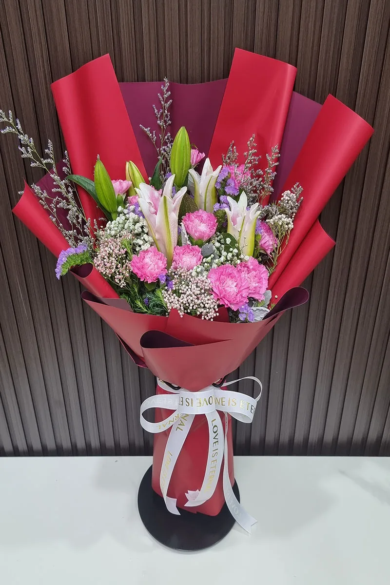 ช่อดอกไม้สดสีชมพู