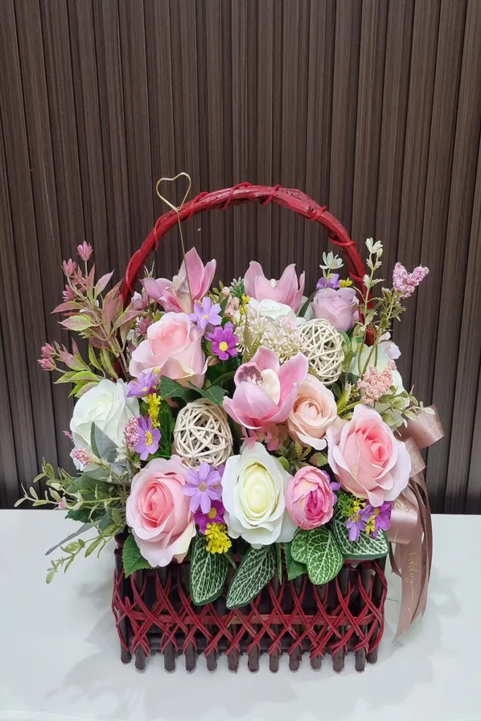 กระเช้าดอกไม้ประดิษฐ์