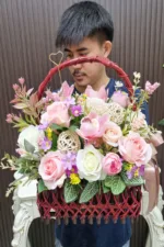 แจกันดอกไม้ประดิษฐ์สีชมพู