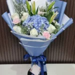 ช่อดอกไม้สดสีฟ้า