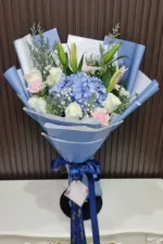 ช่อดอกไม้สดสีฟ้า