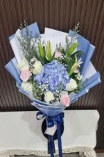 ช่อดอกไม้สดสีฟ้า