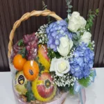 กระเช้าผลไม้ดอกไม้