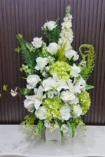 แจกันดอกไม้ประดิษฐ์สีเขียว