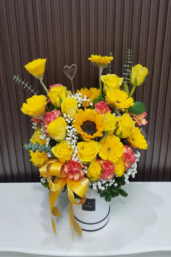 แจกันดอกไม้สดสีเหลิอง