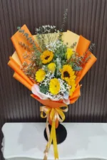 ช่อดอกไม้สดสีส้ม