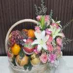 กระเช้าผลไม้ดอกไม้สด