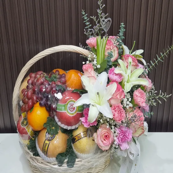 กระเช้าผลไม้ดอกไม้สด