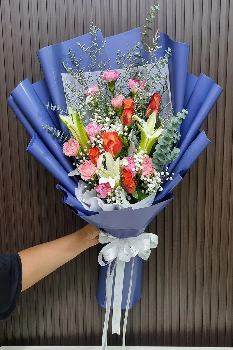 ช่อดอกไม้สีส้มขาว ช่อดอกไม้สด