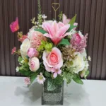 แจกันดอกไม้ประดิษฐ์สีชมพู