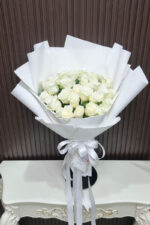 ดอกกุหลาบขาว