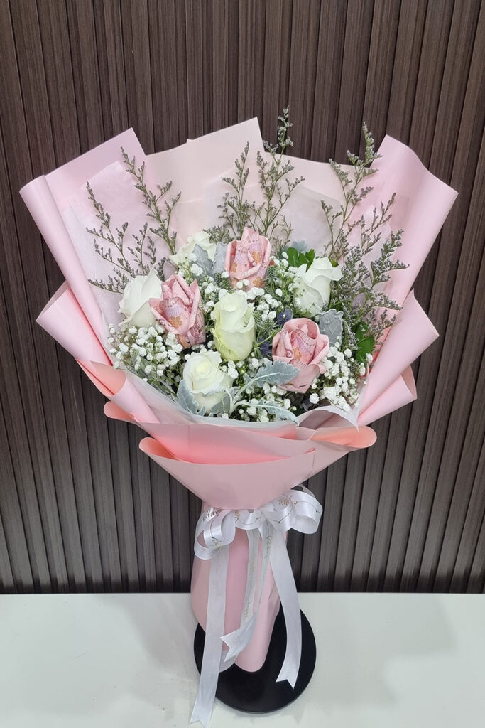 แบงค์จัดช่อดอกกุหลาบ