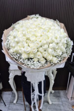 ดอกกุหลาบขาวช่อใหญ่