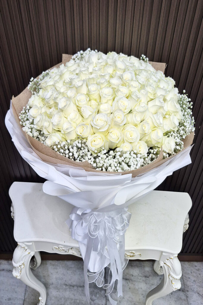 ช่อดอกกุหลาบขาว