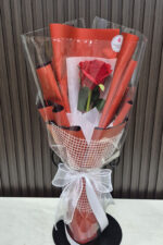 ดอกกุหลาบแดงปลอม