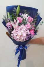 ช่อดอกไม้สดสีชมพู