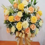 แจกันดอกไม้สดสีเหลือง