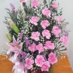 กระเช้าดอกไม้สีชมพู ดอกคาเนชั่นชมพู