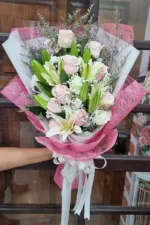 ช่อดอกไม้สดสีชมพู