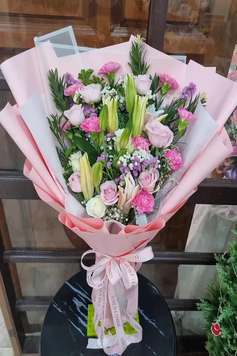 ช่อดอกไม้สดสีชมพู