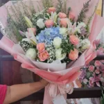 ช่อดอกไม้สดสีชมพู