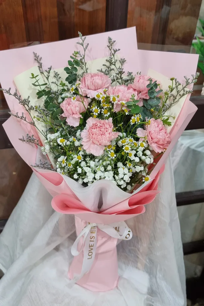 ช่อดอกไม้สดสีชมพู